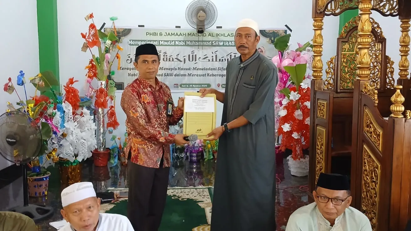 Penyerahan Sertikiat Tanah wakaf Masjid Al-Ikhlas